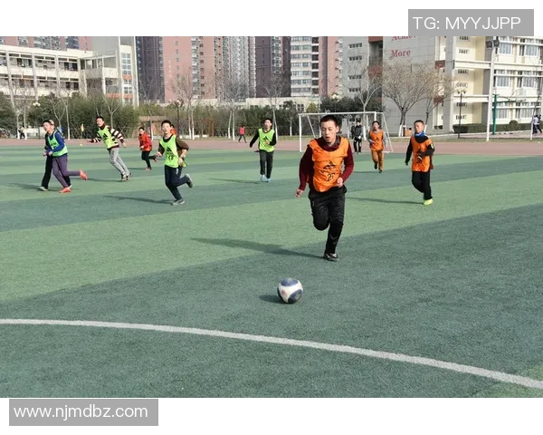 足球明星们的欢乐瞬间高清图片集锦尽显他们的幽默与魅力 足球明星们的欢乐瞬间高清图片集锦尽显他们的幽默与魅力